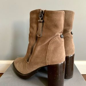 Aquatalia Ilenia Boot Size 8M